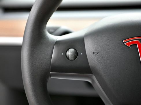 Used 2022 Tesla Model 3 Standard Range Plus image 21