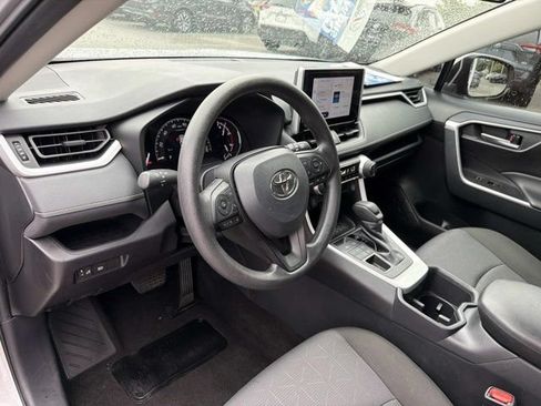 Used 2025 Toyota RAV4 XLE AWD/4WD image 12