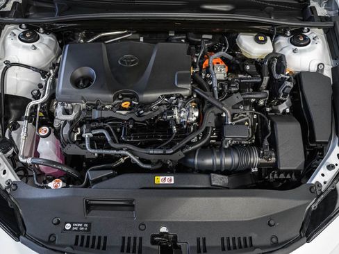 Used 2025 Toyota Camry SE image 16