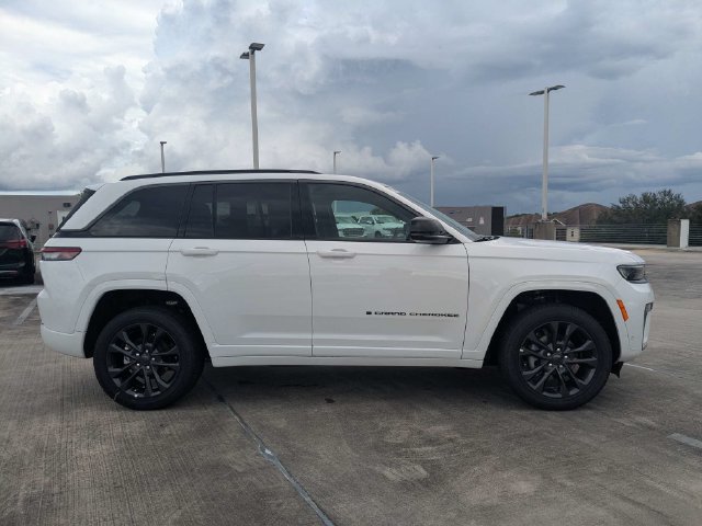 New 2026 Jeep Grand Cherokee Limited AWD/4WD image 3