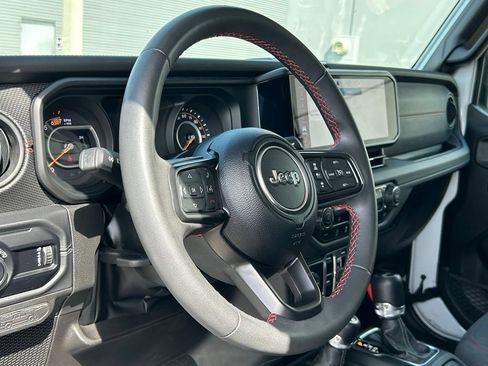 Used 2024 Jeep Wrangler Unlimited Rubicon AWD/4WD image 17