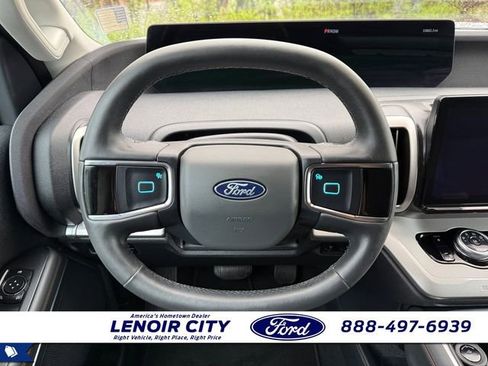 Used 2025 Ford Expedition Active image 16