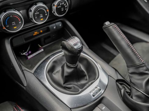 Used 2017 FIAT 124 Spider RWD image 19