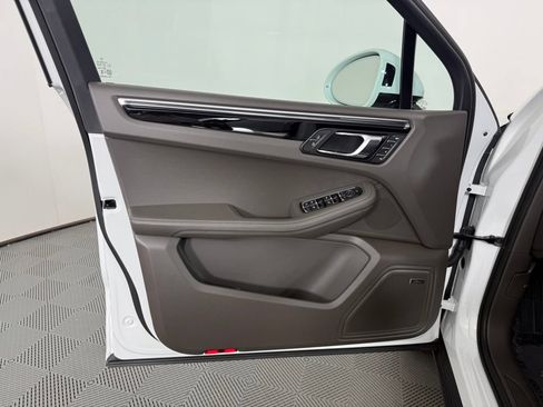 Certified 2026 Porsche Macan AWD/4WD image 19