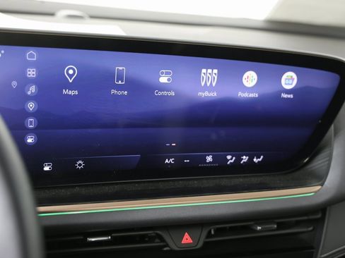 Certified 2025 Buick Envision Sport Touring image 17