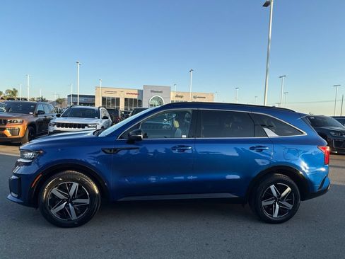 Used 2023 Kia Sorento S w/ Panoramic Sunroof Package FWD image 5