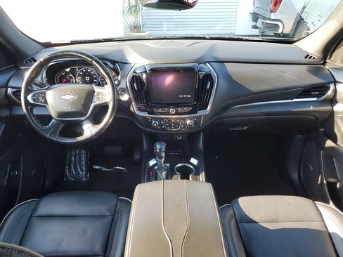 Used 2022 Chevrolet Traverse Premier FWD image 11