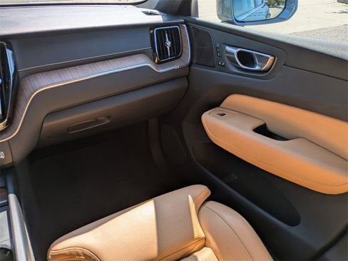 Certified 2021 Volvo XC60 T5 Inscription w/ Advanced Package image 17