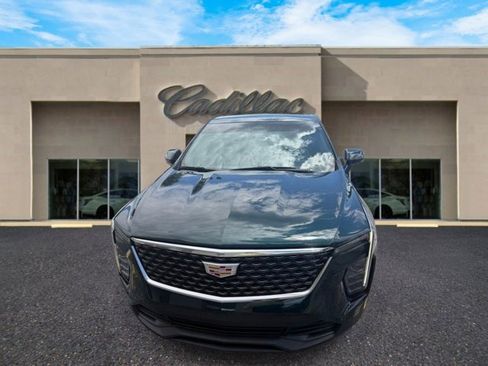 Certified 2024 Cadillac XT4 Luxury w/ Cold Weather Package FWD image 10