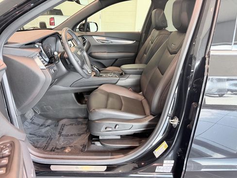 Used 2024 Cadillac XT6 Luxury w/ LPO, Floor Liner Package AWD/4WD image 38