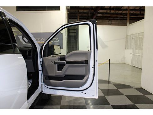 Used 2016 Ford F150 XLT w/ Trailer Tow Package image 22