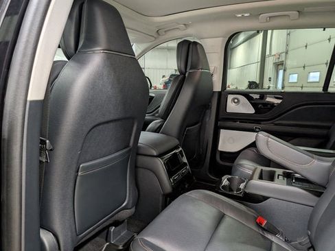 Used 2025 Lincoln Aviator Reserve w/ Equipment Group 201A image 18