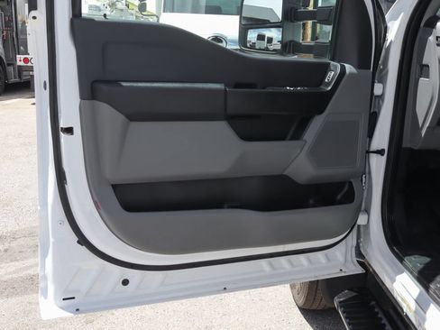 Used 2023 Ford F550 2WD Regular Cab Super Duty image 19