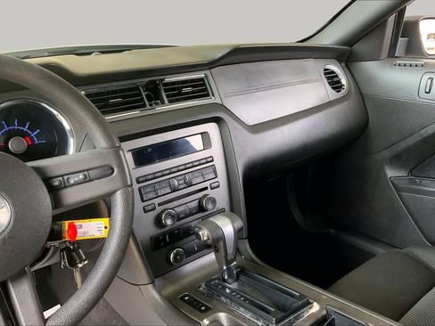 Used 2010 Ford Mustang Premium RWD image 5