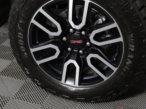 Used 2025 GMC Sierra 1500 AT4 w/ AT4 Premium Package image 7