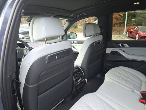 Used 2026 BMW X7 xDrive40i AWD/4WD image 17