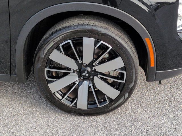 Used 2025 Mitsubishi Outlander SE FWD image 11