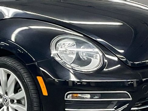 Used 2017 Volkswagen Beetle 1.8T Classic FWD image 34