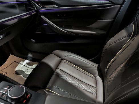 Used 2022 BMW M550i xDrive w/ Premium Package image 41