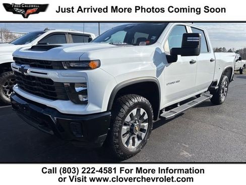 Used 2024 Chevrolet Silverado 2500 Custom image 2