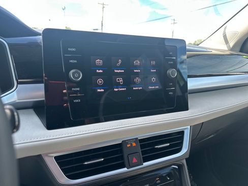 New 2026 Volkswagen Taos SE AWD/4WD image 14
