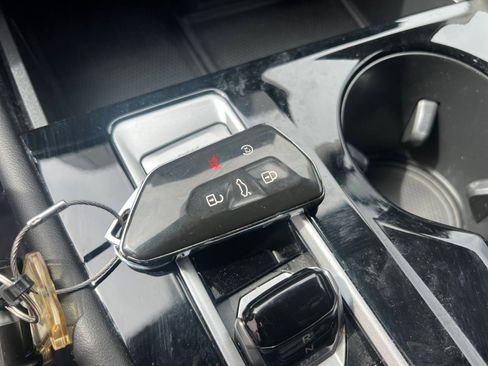 Used 2024 Volkswagen Atlas SE image 23