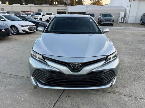Used 2018 Toyota Camry LE image 11