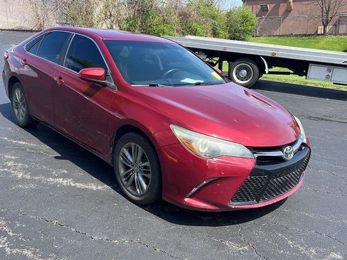 Used 2015 Toyota Camry SE image 7
