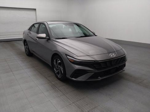 Used 2025 Hyundai Elantra SEL FWD image 13