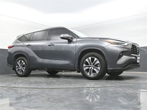 Used 2022 Toyota Highlander XLE image 44