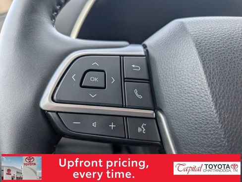 Used 2023 Toyota Highlander Platinum image 18