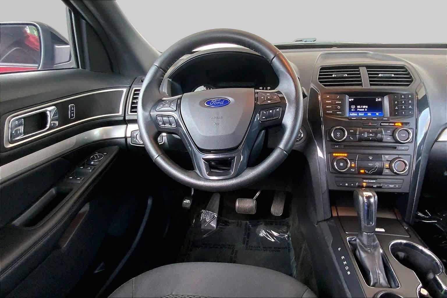 Used 2017 Ford Explorer XLT FWD image 5