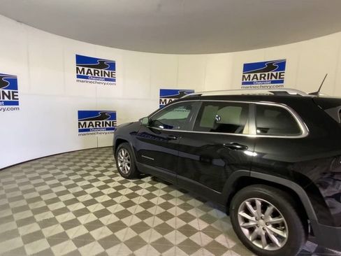 Used 2018 Jeep Cherokee Limited AWD/4WD image 8