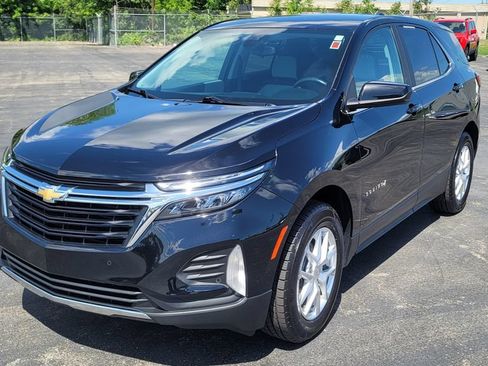 Used 2022 Chevrolet Equinox LT w/ Driver Convenience Package AWD/4WD image 3