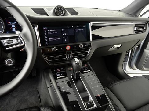 New 2026 Porsche Macan image 13