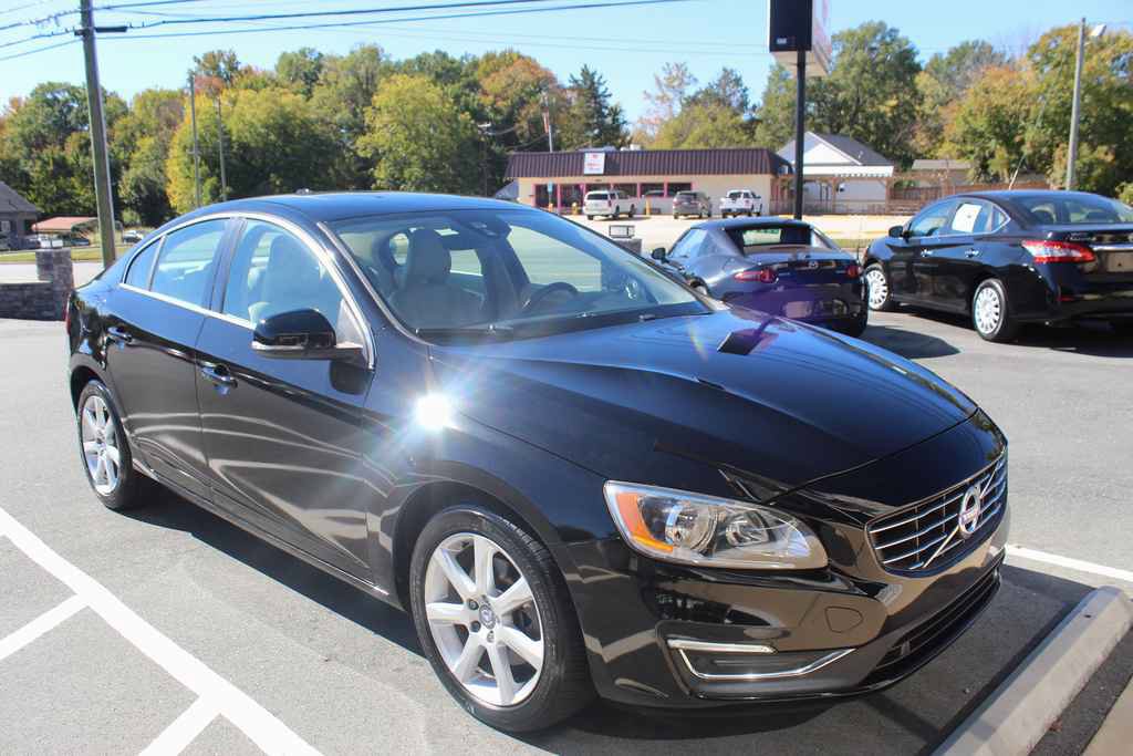 Used 2016 Volvo S60 T5 Premier w/ Convenience Package FWD image 3