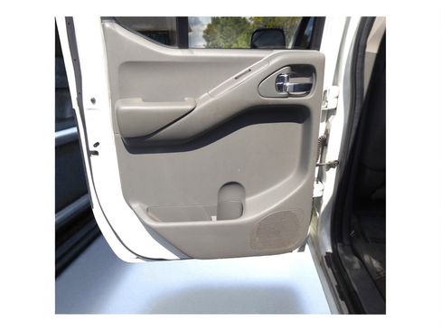 Used 2016 Nissan Frontier SV image 21