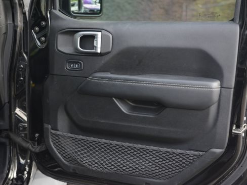 Used 2020 Jeep Wrangler Unlimited Sahara AWD/4WD image 22