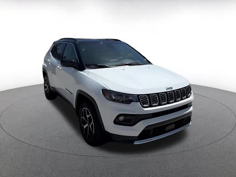 Used 2025 Jeep Compass Limited AWD/4WD image 3