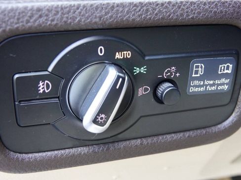 Used 2012 Volkswagen Touareg Sport AWD/4WD image 37