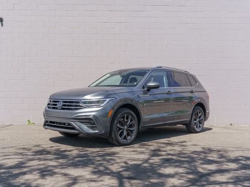Used 2024 Volkswagen Tiguan SE AWD/4WD image 1
