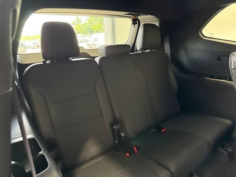 Used 2025 Buick Enclave Preferred AWD/4WD image 12