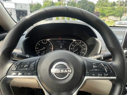 Used 2024 Nissan Altima 2.5 SV FWD image 19