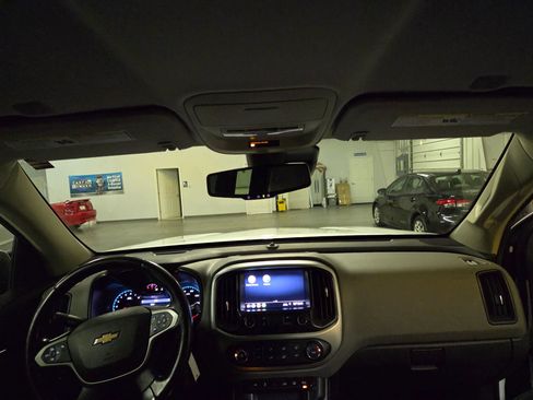 Used 2020 Chevrolet Colorado LT w/ Safety Package image 35