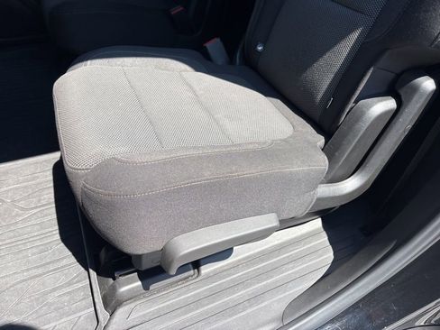 Used 2023 Chevrolet Traverse LT FWD image 19