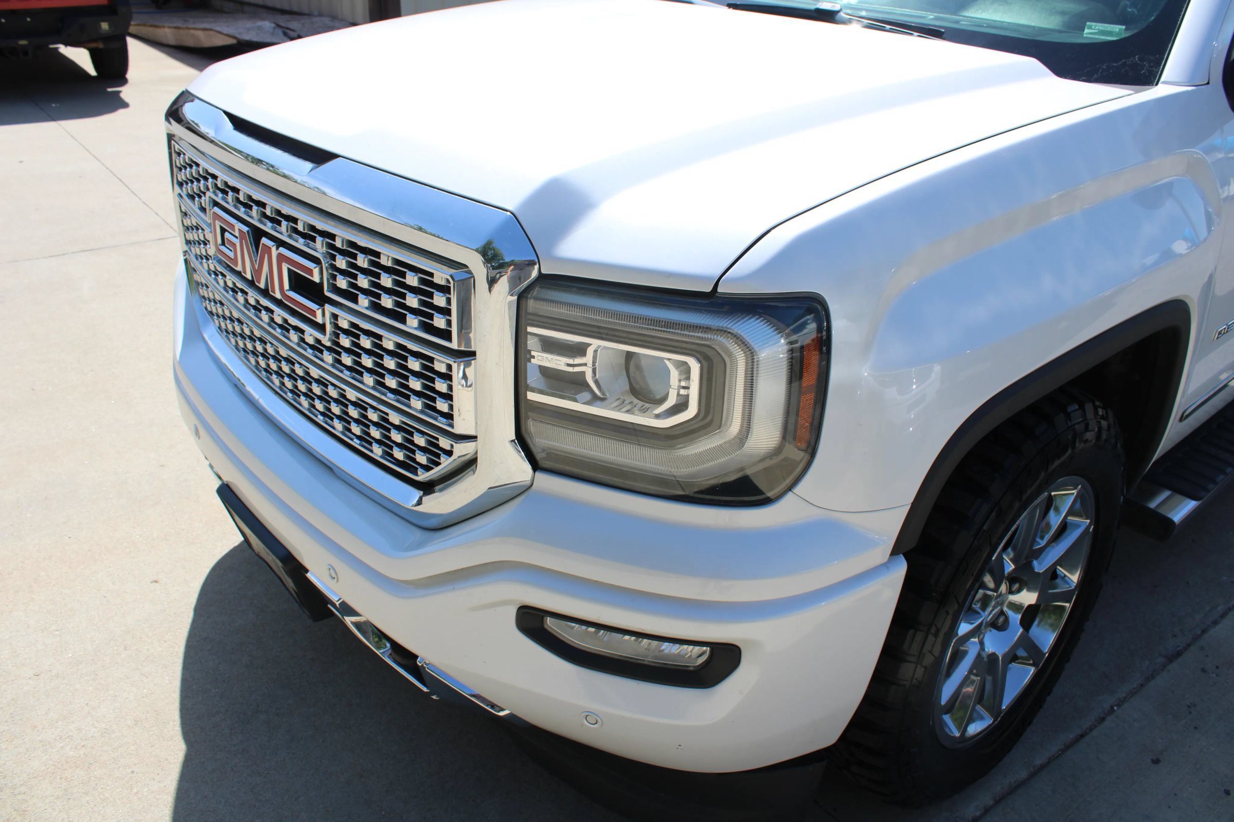 Used 2017 GMC Sierra 1500 Denali AWD/4WD image 3
