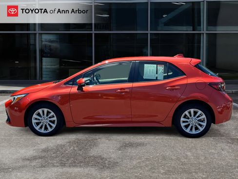 Used 2024 Toyota Corolla SE w/ SE Package FWD image 8