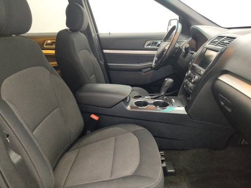 Used 2016 Ford Explorer XLT w/ Equipment Group 201A FWD image 21