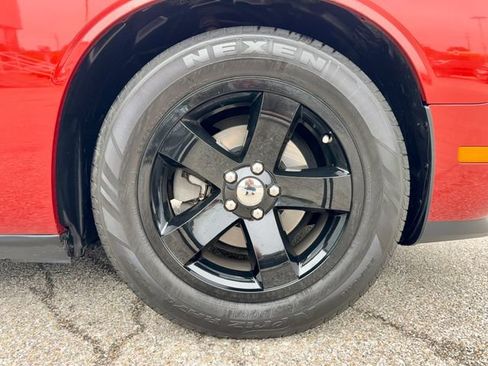 Used 2014 Dodge Challenger SXT RWD image 27