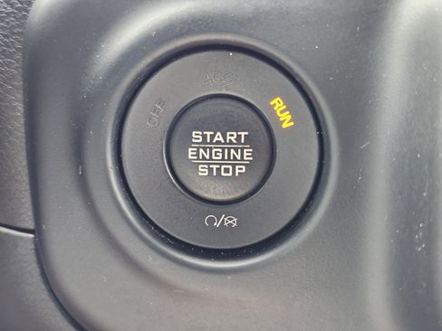 Used 2020 Jeep Wrangler Unlimited Sahara image 21